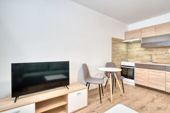 Na prenájom garsónka v centre Serede - 6