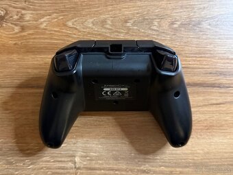 Káblový ovládač na Xbox One - 6