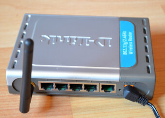 WiFi Routery Belkin, D-Link - 6
