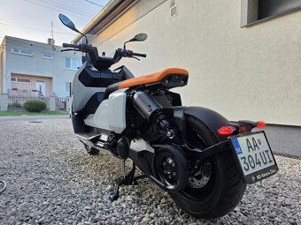 Elektricky skuter BMW CE04  top stav - 6