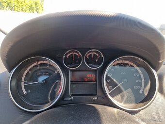 Peugeot 308 hatchback benzín 1,6 rok 2010 - 6