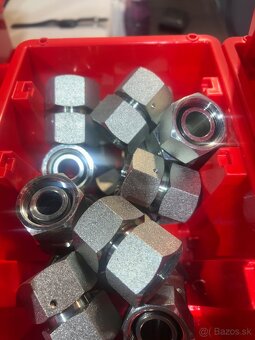 V ponuke hydraulické komponenti - 6