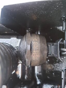 Hlava motora + Vstrekovače  PD 1.9tdi 85kw - 6