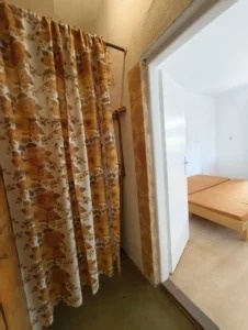 Predám 3 izbový dom z veľkým pozemkom - 6