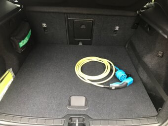 Volvo XC40 benzín + elektro - 6