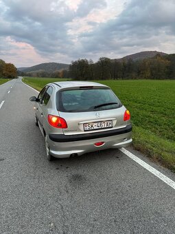 Peugeot 206 1.1 benzín - 6