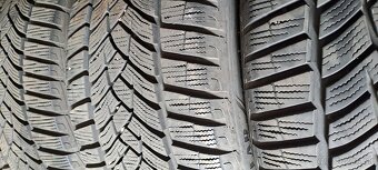 Predám 4ks pekné zimné 225/40r18-92V Good Year - 6