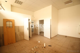 ZNÍŽENÁ CENA - Na prenájom - Lukratívny priestor v centre me - 6