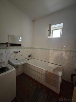 Na predaj zachovalý  4 izbový rodinný dom v obci Ňárad - 6