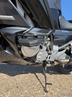 Yamaha FJR 1300 ES (2015) - 6