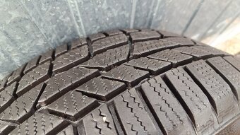 Dve pneumatiky Continental 205/55 R16 zimné - 6