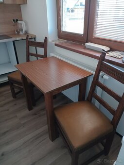 Kuchynský stôl a stolicky - 6