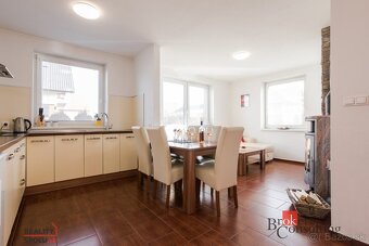 BEŠEŇOVÁ / Predaj apartmánového domu / 4 samostatné jednotky - 6