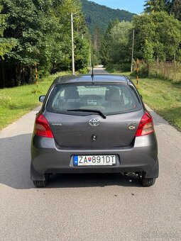 Toyota Yaris 1.3 - 6