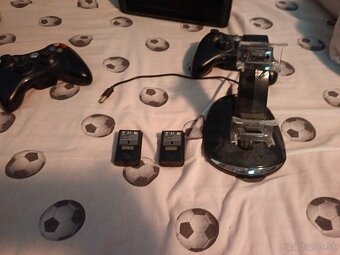 Xbox 360 + Kinect + 2 Ovládače +5 Hry - 6