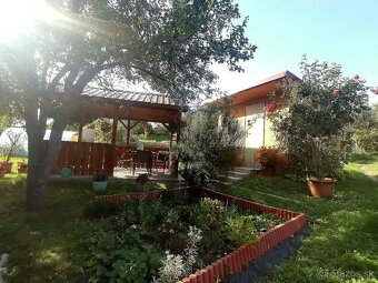 Predaj, murovaná chatka s altánkom - 6