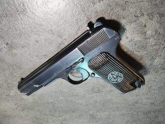 PIŠTOĽ TOKAREV TT33, r.v.1951 s púzdrom a dvoma zásobníkmi - 6