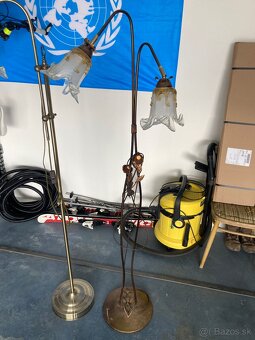Stolička, vešiak, lampa, podlaha, číslo domu - 6