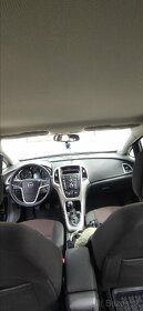 Opel Astra Sport Tourer 2011 - 6