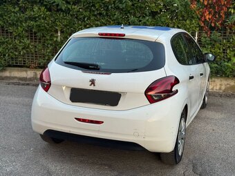 PEUGEOT 208 1.6 HDI - 6