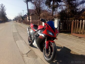 YAMAHA R1 - 6