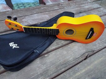 Predám krásne Ukulele Baton Rouge-ešte pôvodná 1.séria - 6