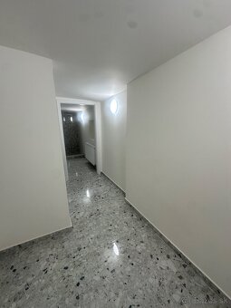 Na prenájom obchodný priestor 63m2 - Voľný ihned - 6