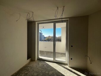 SIMI real - novostavba- 3 izbový byt s lódžiou s každej izby - 6