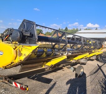 Kombajn New Holland CR 9080 - 6