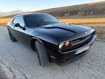 Dodge Challenger R/T 5.7 V8 HEMI - 6