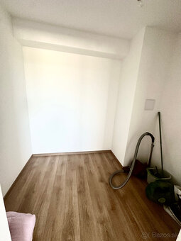 Čiastočne zariadený 3 izb. byt 83,87 m2, garážové státie - 6