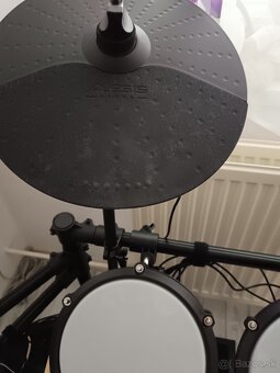 Alesis nitro max - 6