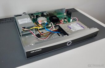 Hikvision DS-7608NXI-I2/8P/VPro-AcuSeek záznamník +8TB HDD - 6