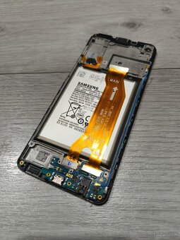 Samsung Galaxy A21s - Displej s komponentami. - 6