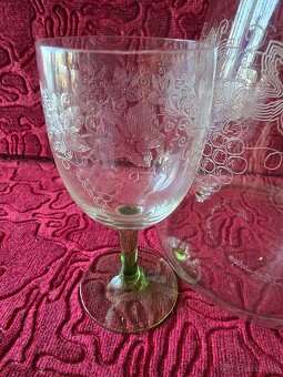 Karafa a poháriky. - 6