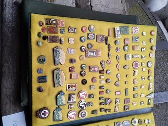 Odznaky cca 700kusov celok 100e - 6
