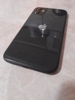 iPhone 11 / 64GB Black - 6