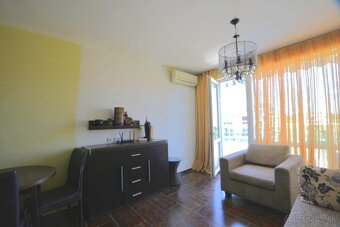 Prostorný apartmán 2kk s výhledem na bazén, jen350m od pláže - 6