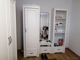 Na predaj studenstka zostava - 3 skrine a 1 nocny stolik - 6