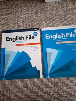 English File - Pre Intermediate Kniha a pracovný zošit - 6
