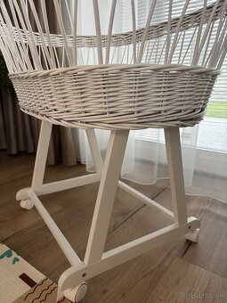 Prútená postieľka na kolieskach - 6