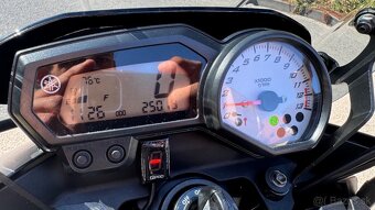 Yamaha FZ8 - 6