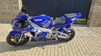 Yamaha R1 - 6