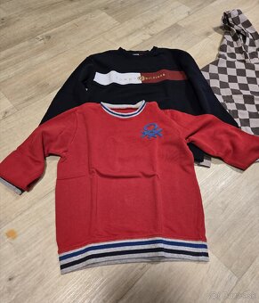 Predám chlapčenské pulóvre a rifle 140, 10Y - 6