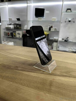 iPhone 15 Pro - 128 GB - 88% Zdravie - 6