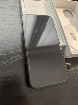 Predám iPhone 15, rok a pol používaný, top stav + 6 obalov - 6