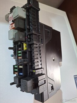 Predám poisťovací modul W204 C180d - 6