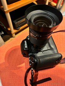 35mm zrkadlovka Nikon F5 s objektívom Nikkor 35-70 f2.8 - 6