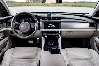 Jaguar XF 20d 132kW AWD 8AT (pohon 4x4, svetlá koža, LED) - 6