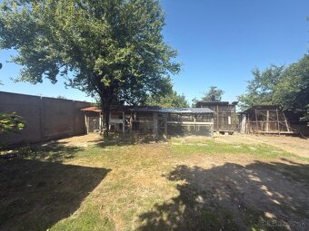 Rodinný dom v pokojnej časti Tešedíkova s veľkým pozemkom - 6